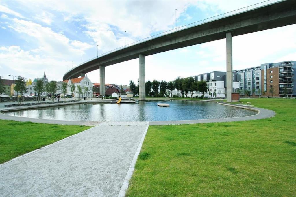 Spacious Waterfront Apartment With Free Parking - Upgraded 2024 Stavanger Exterior foto